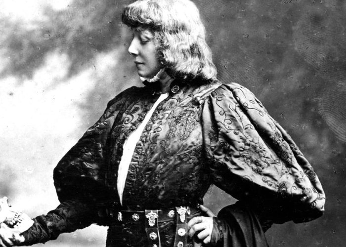 Sarah_Bernhardt_as_Hamlet_Ade.6c0fd55a.fill-1200x600-c75