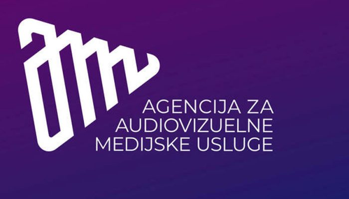 AMU-logo