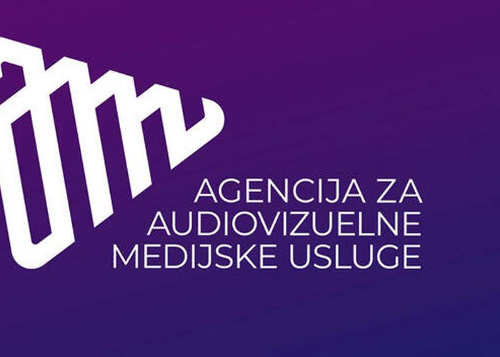 AMU-logo