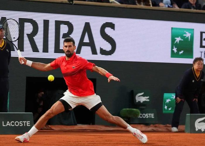 djokovic_wall