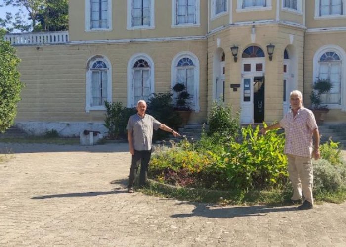 ispred-dvorca-kralja-Nikole-1000x400-fixwidth