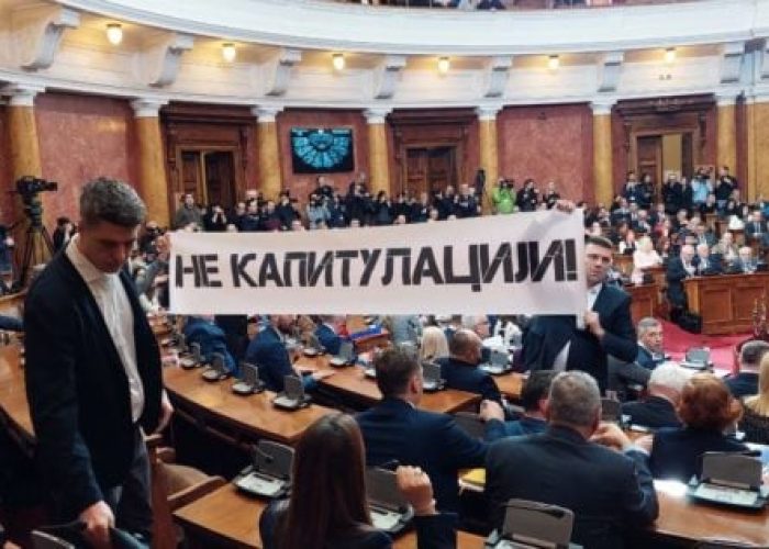 ne-kapitulaciji-skupstina-700x316