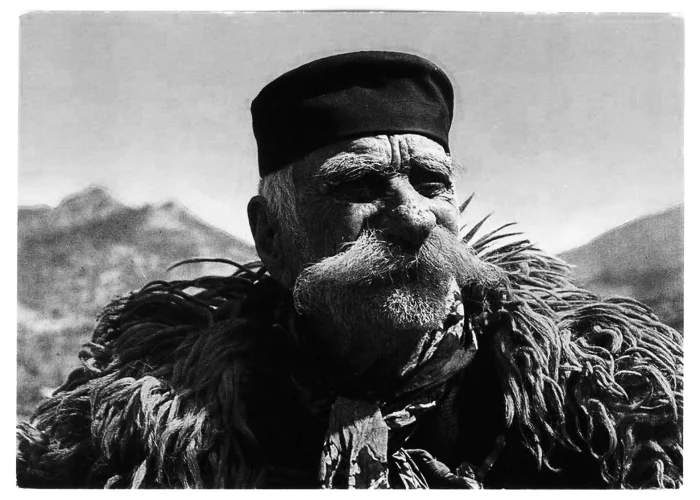 stari-crnogorac-sa-durmitora-u-kodžuhu-v0-7zw4pvkya1wa1