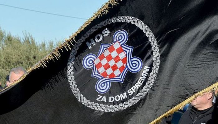 kabrnja, 18.11.2020 - Kolona sjecanja od Ambera do kabrnje povodom obiljeavanja 29. obljetnice stradanja kabrnje. Na slici u koloni zastava HOS-a sa natpisom "Za dom spremni".
foto HINA/ ds